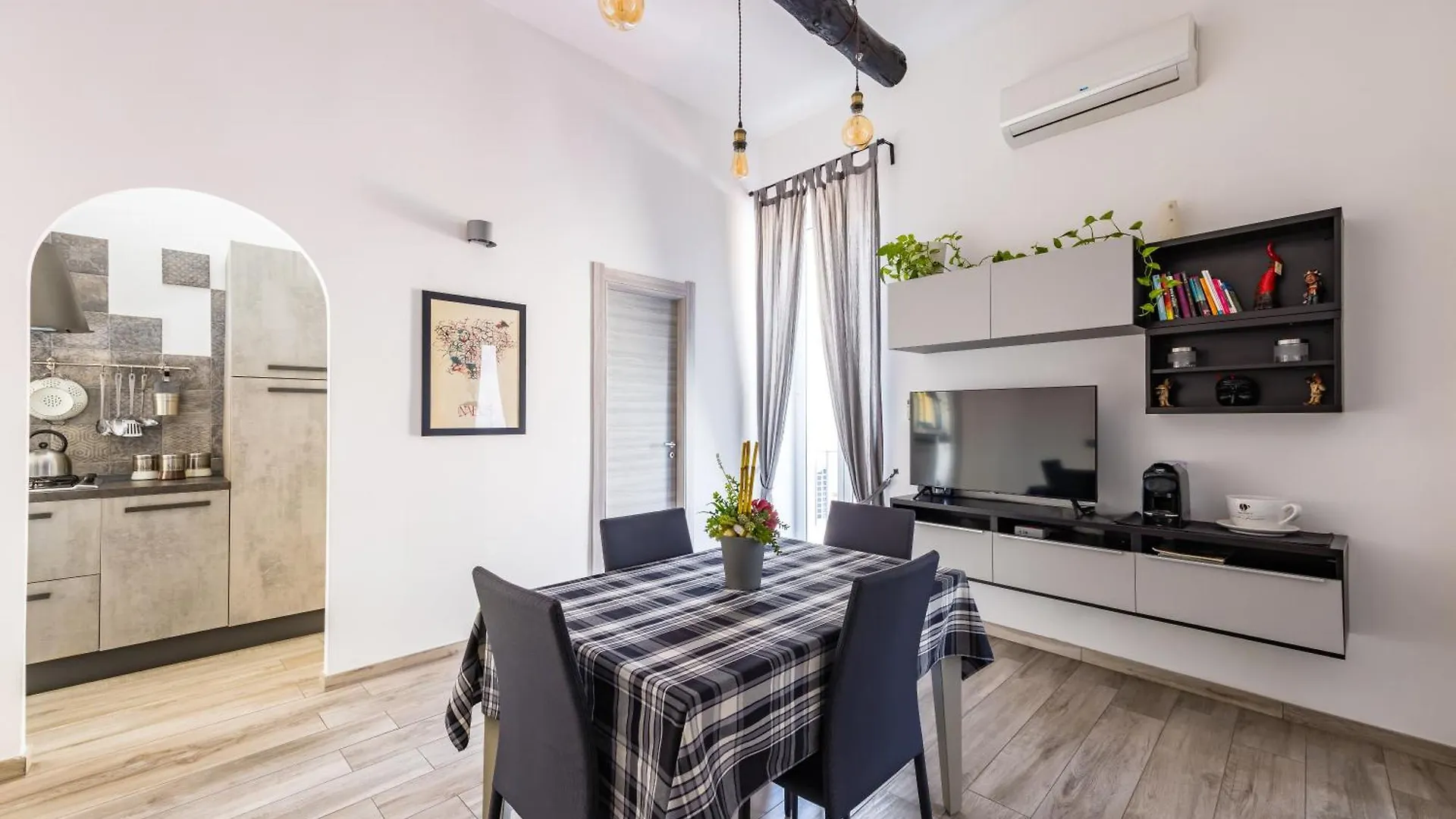 Palazzo Mormando - Modern Apartment Naples 0*,  Italie