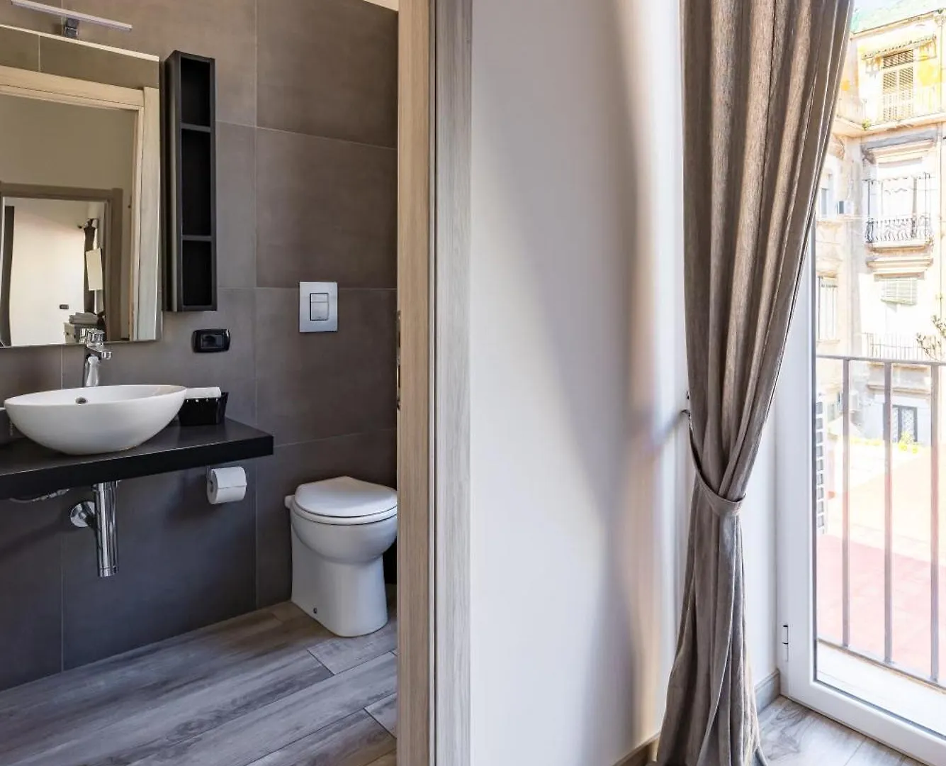 Palazzo Mormando - Modern Apartment Naples Hébergement de vacances