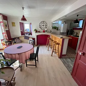 charmant-appartement-au-coeur-des-volcans-d-auvergne.hotels-rhonealpes.com/